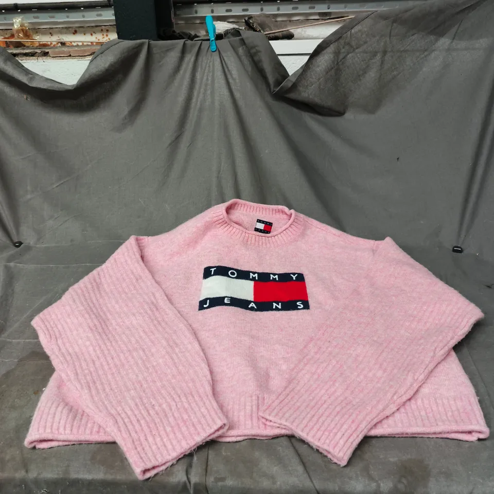 TOMMY JEANS PINK KNIT SWEATER – UK SIZE L