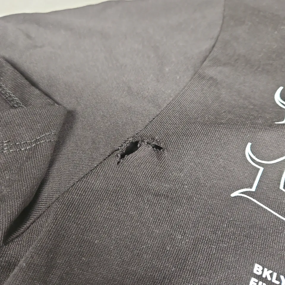 SUPPLY & DEMAND LOGO T-SHIRT, BLACK- UK SIZE M