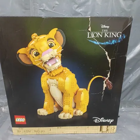 DISNEY YOUNG SIMBA THE LION KING SET 43247