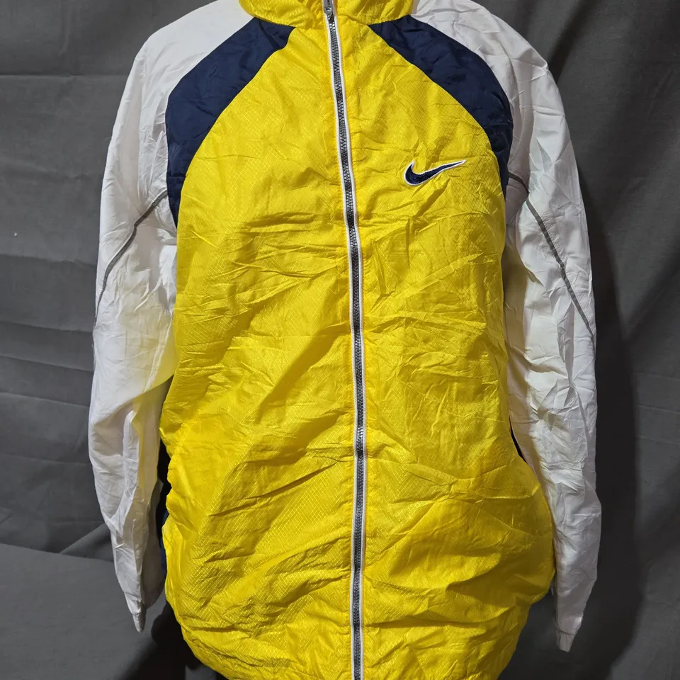 NIKE WINDBREAKER JACKET IN YELLOW MULTI SIZE M