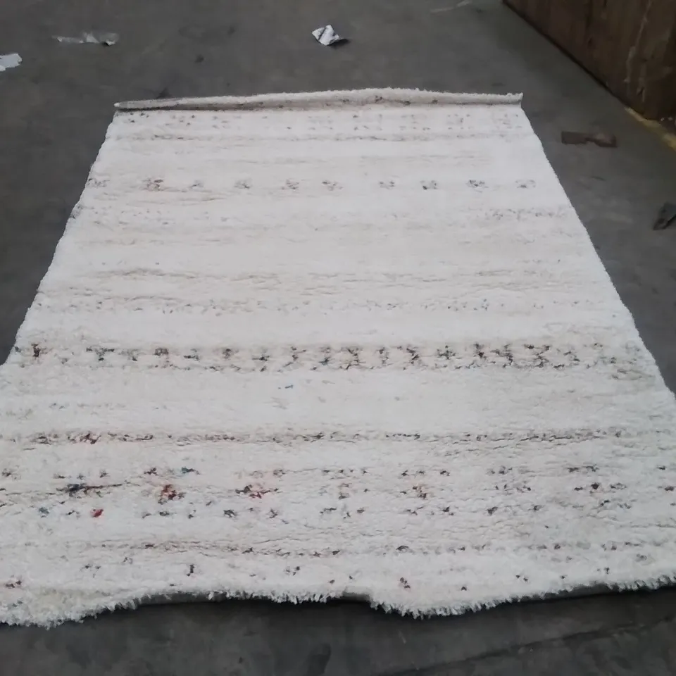 QUALITY DESIGNER AREA RUG - APPROXIMATELY 230X160CM