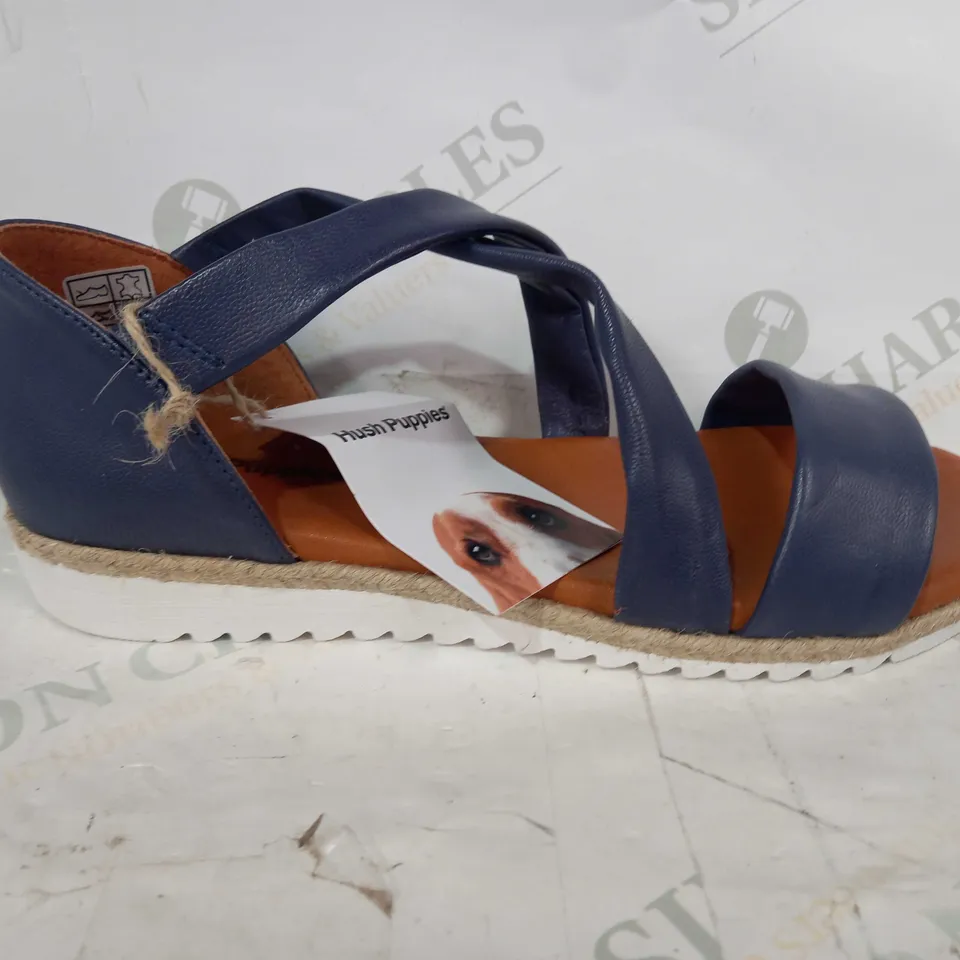 BOXED PAIR OF HUSH PUPPIESOPEN TOE SANDALS IN NAVY UK SIZE 5