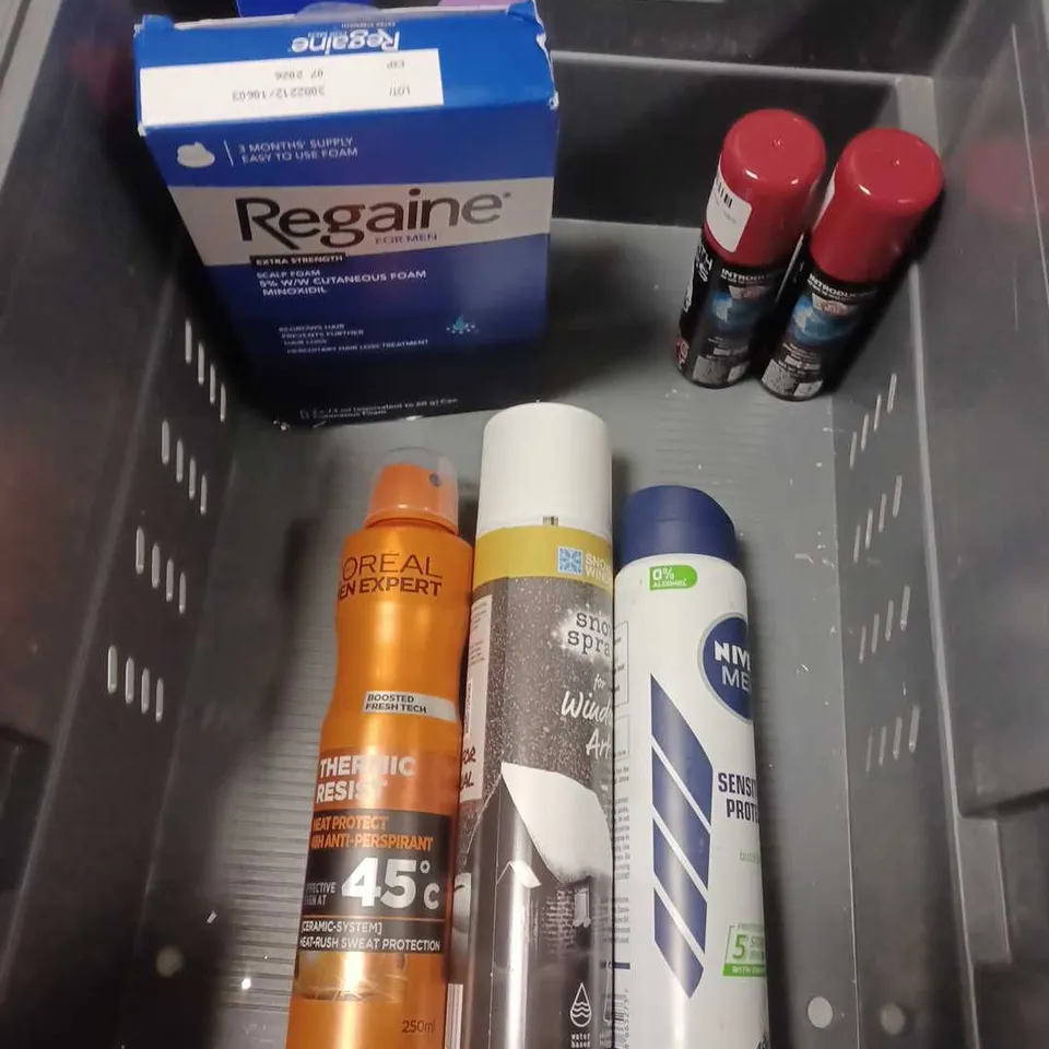 APPROXIMATELY 15 ASSORTED AEROSOLS TO INCLUDE - MR SUPER CLEAR SEMI-GLOSS FINISHING SPRAY - WOW TEXTURE FINISHING SPRAY - REGAINE SCALP FOAM - COLLECTION ONLY