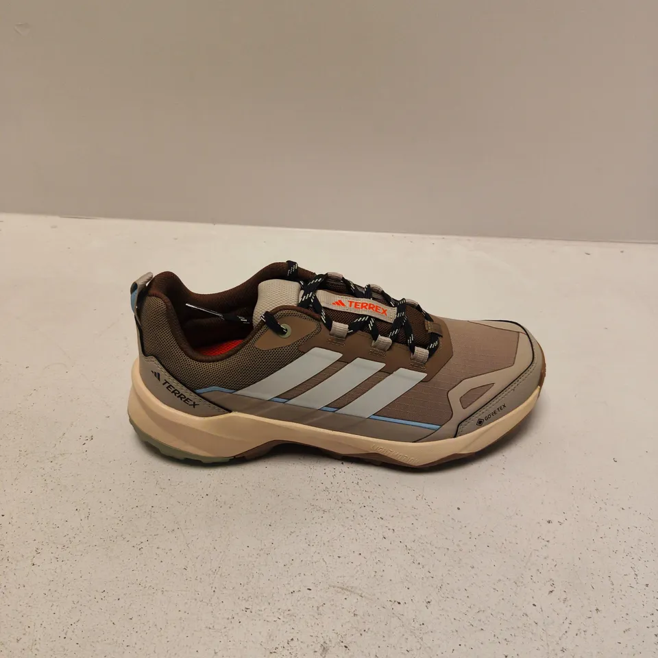 UNBOXED PAIR OF ADIDAS TERREX SKYCHASER AX IN BEIGE MULTI - UK 8