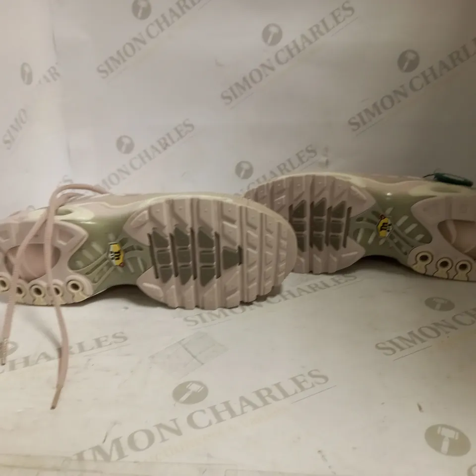 NIKE AIR MAX PLUS PEARL PINK MEANS SIZE 10 