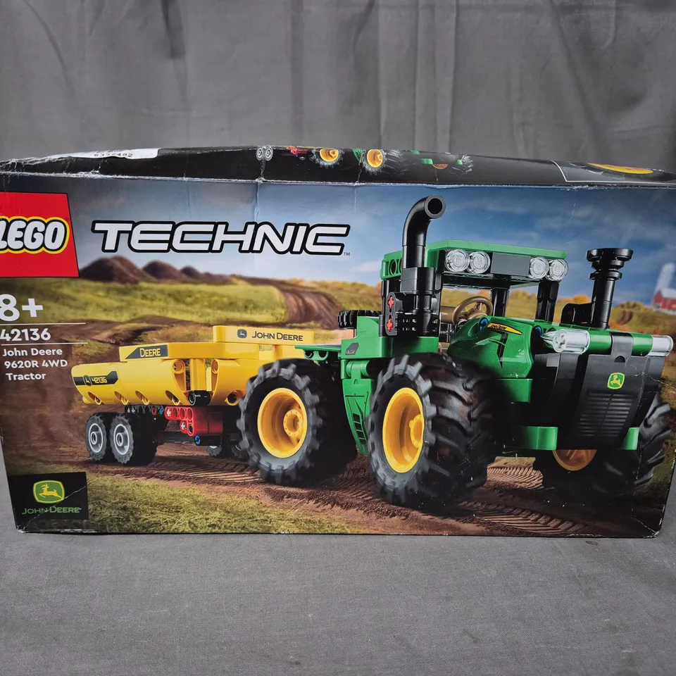 LEGO TECHNIC - JOHN DEERE 9620R 4WD TRACTOR