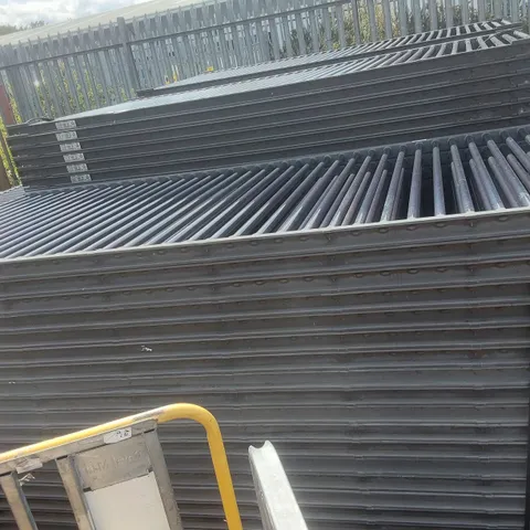 PALLET CONTAINING A VERY LARGE QUANTITY OF SOLAR PANELS 