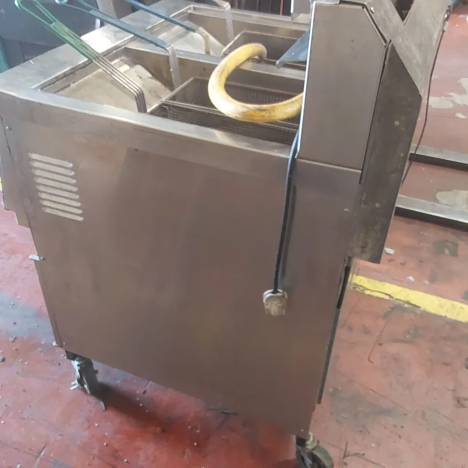 HALF PENNY COMMERCIAL GAS DOUBLE DEEP FRYER