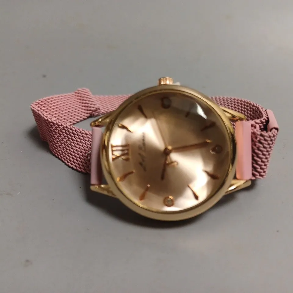 LADIES LA BANUS WATCH – QUARTZ MOVEMENT – METAL STRAP WITH MAGNETIC CLASP – BOX INCLUDED