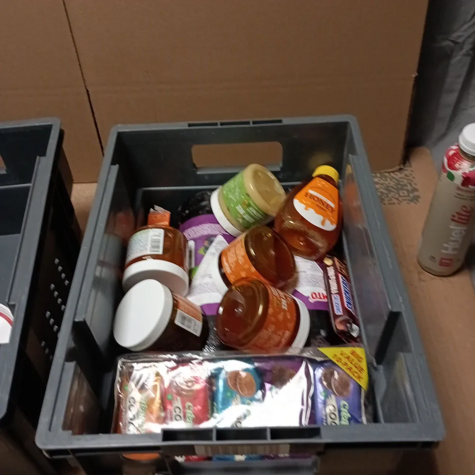 TOTE OF APPROXIMATELY 12 ASSORTED FOOD AND DRINK ITEMS TO INCLUDE: HUEL LITE STRAWBERRY 