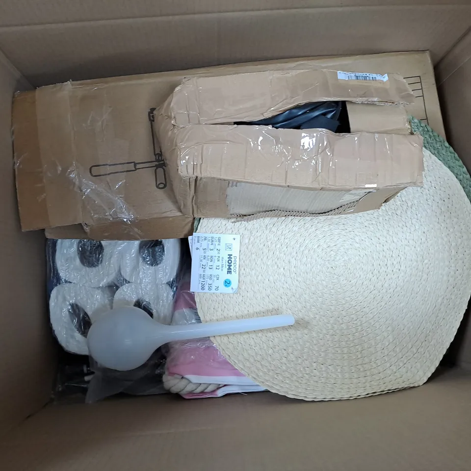APPROXIMATELY 15 ASSORTED HOUSEHOLD ITEMS TO INCLUDE PULL UP BAR, GEEETECH 3D PRINTER FILAMENT, PLACEMAT, ETC