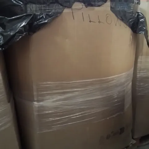 PALLET CONTAINING A LARGE QUANTITY OF PILLOWS 