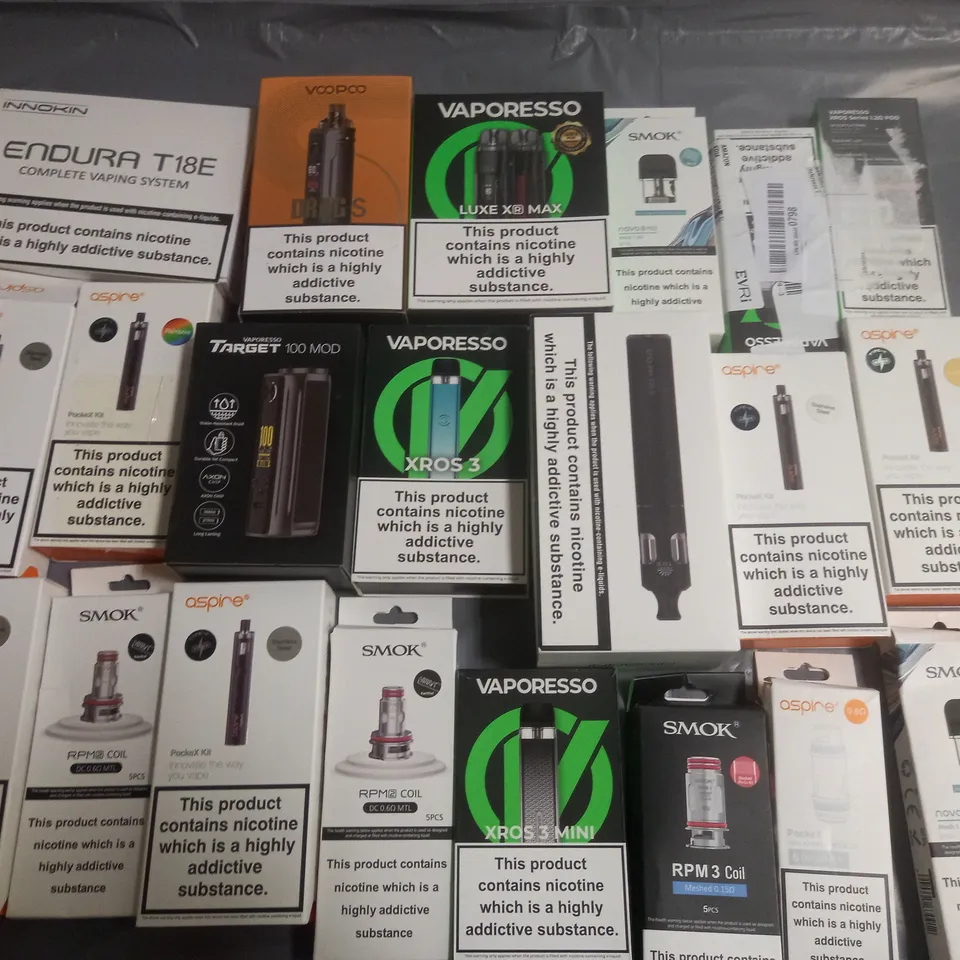 LOT OF APPROXIMATELY 20 ASSORTED VAPING ITEMS AND ACCESSORIES TO INCLUDE VAPORESSO, ASPIRE AND SMOK