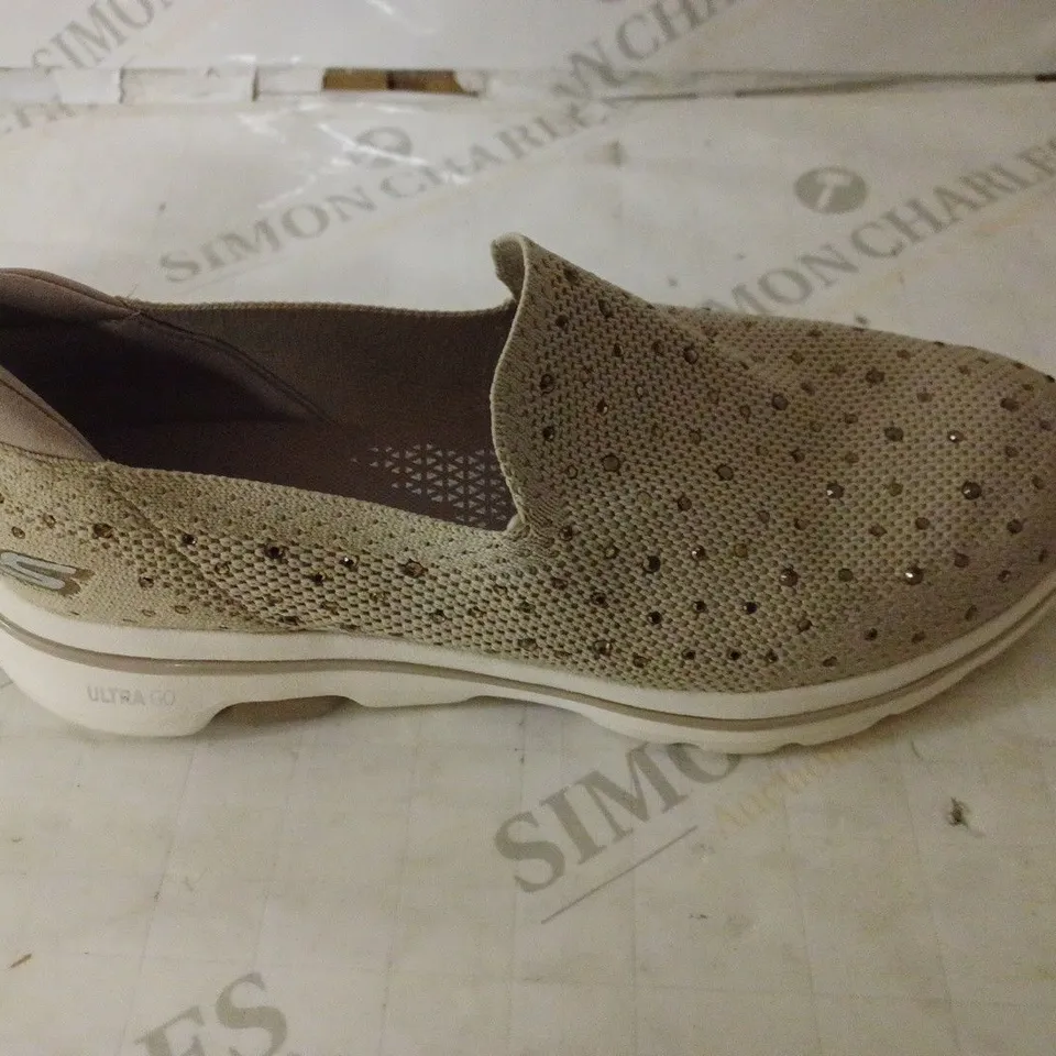 SKECHERS GO WALK LIMELIGHT PREMIUM FLAT KNIT SLIP ON TRAINER - SIZE 4.5