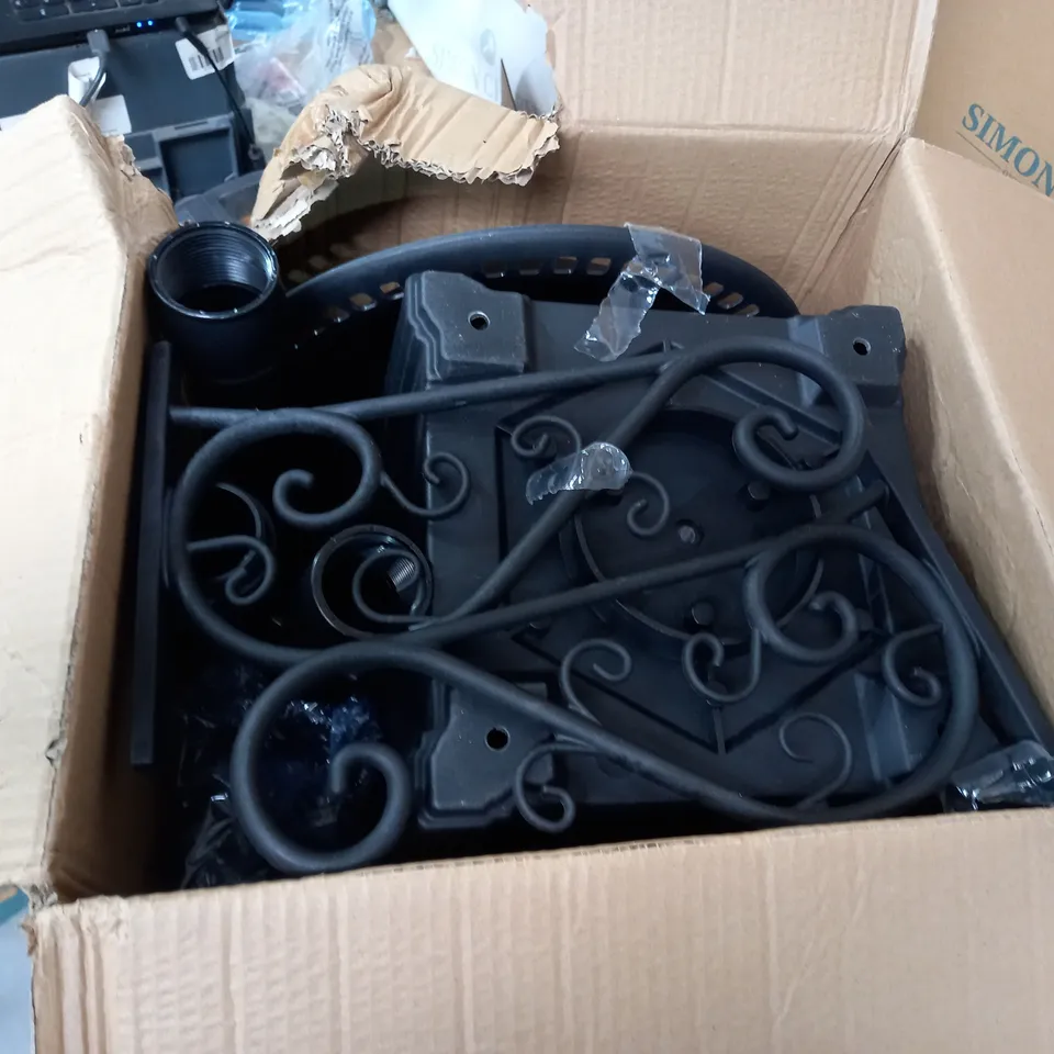 LUXFORM LIGHTING DUAL POWERED WILDLIFE LAMP POST WITH PLANTER & BIRDFEEDER 