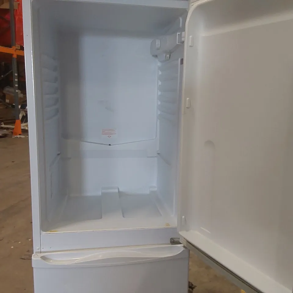HOTPOINT RFA52P FREESTANDING FRIDGE FREEZER