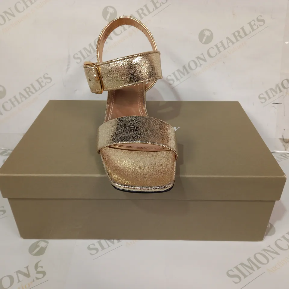 BOXED PAIR OF JIGSAW OPEN TOE BLOCK HEEL SANDALS IN METALLIC GOLD EU SIZE 39