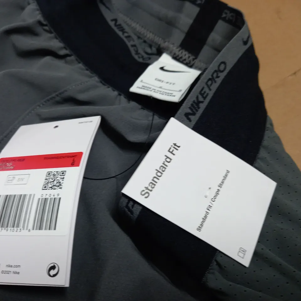 NIKE PRO DRI-FIT GREY SHORTS - L