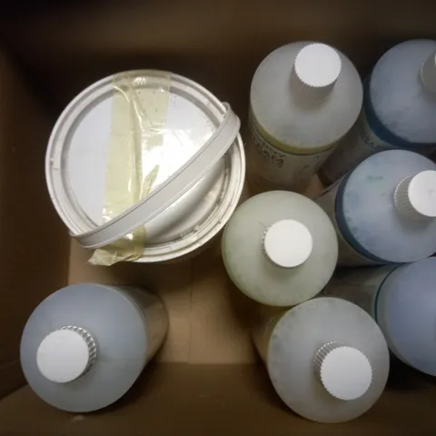 MEDIUM BOX OF CLEANING PRODUCTS 