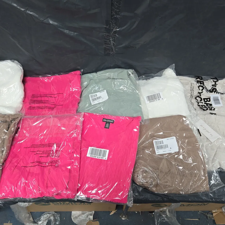 BOX OF APPROXIMATELY 10 ASSORTED BAGGED PIECES OF CLOTHING IN VARIOUS STYLES, SIZES, AND BRANDS 