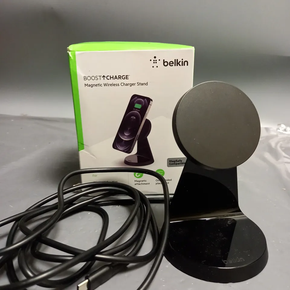 BOXED BELKIN BOOST CHARGE MAGNETIC WIRELESS CHARGING STAND 