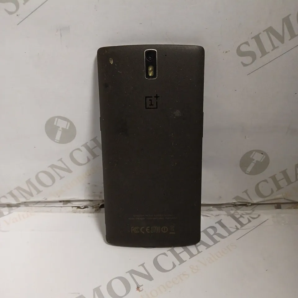 ONEPLUS ONE MOBILE PHONE A0001