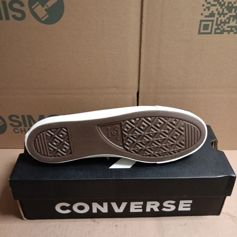 BOXED PAIR OF CONVERSE WOMEN'S CHUCK TAYLOR ALL STAR DAINTY BALLERINA WHITE LEATHER SHOES - 7