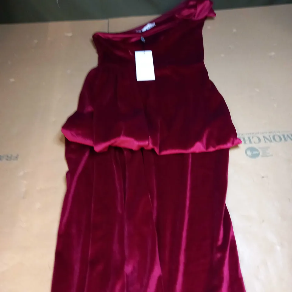 CLUB L BERRY VELVET ONE SHOULDER FRONT CUT OUT MAXI DRESS SIZE 10