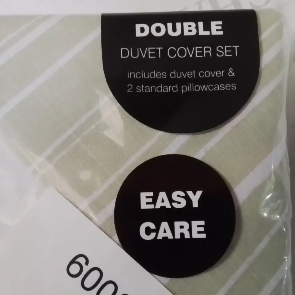 BAGGED DREAMS & DRAPES FLOWER DESIGN DOUBLE DUVET COVER SET.