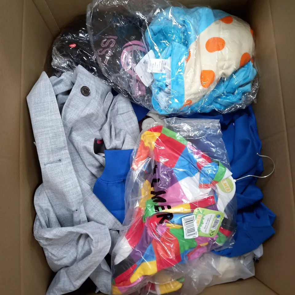 BOX OF ASSORTED CHILDRENS CLOTHING VARYING IN SIZE/COLOUR/STYLE TO INCLUDE:  TOPS, DRESSES, JUMPERS