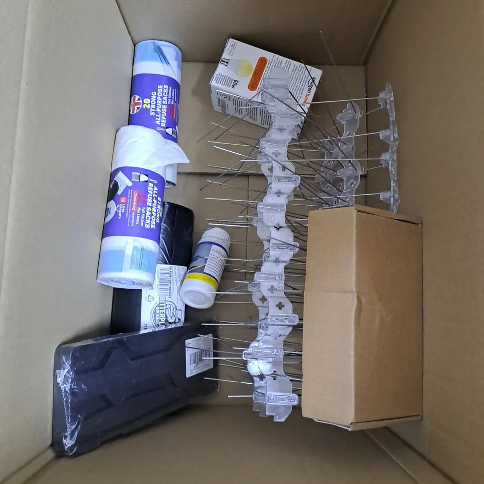 APPROXIMATELY 10 ASSORTED HOUSEHOLD PRODUCTS TO INCLUDE GLITTER FRECKLES, BIN BAG, PERMANENT MARKERS, ETC - COLLECTION ONLY