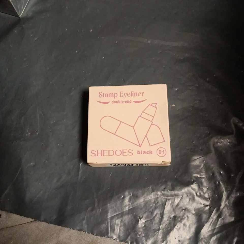 APPROXIMATELY 25 ASSORTED HEALTH & BEAUTY ITEMS INCLUDING wax strips , stamp eyeliner and foundation stick 