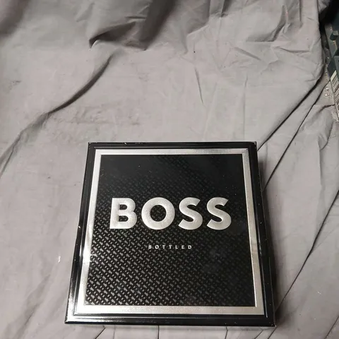 BOSS BOTTLED GIFT SET – EAU DE TOILETTE 50ML + DEODORANT 150ML