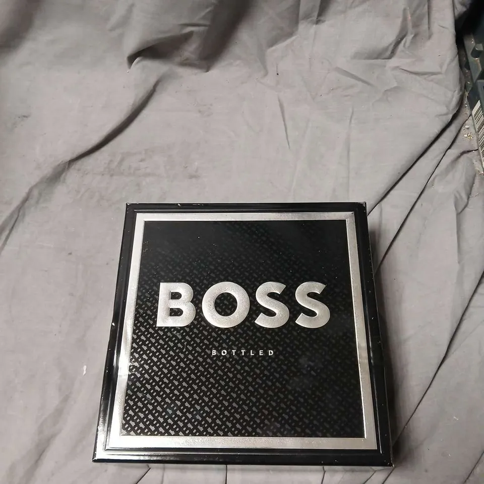 BOSS BOTTLED GIFT SET – EAU DE TOILETTE 50ML + DEODORANT 150ML