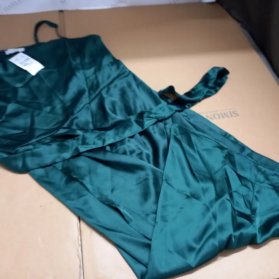 QUIZ GREEN ONE SHOULDER SATIN WRAP MIDI DRESS - UK 16