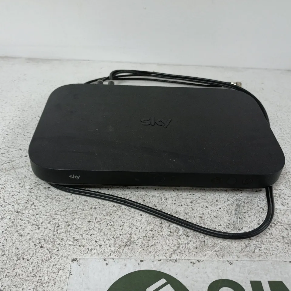 SKY Q BOX - ES130