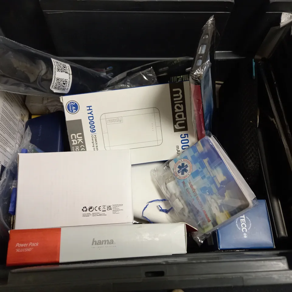 BOX OF APPROX 10 ITEMS TO INCLUDE ASSORTED POWER BANKS, ASSORTED PHONE CASES AND NOSE HAIR TRIMMER