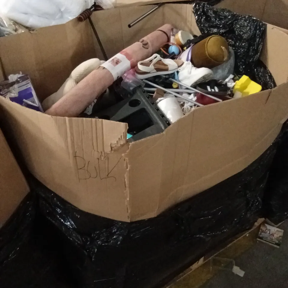 PALLET OF ASSORTED HOUSEHOLD GOODS AND PRODUCTS TO INCLUDE; FOOTSTOOL, RUG, SHOES ETC