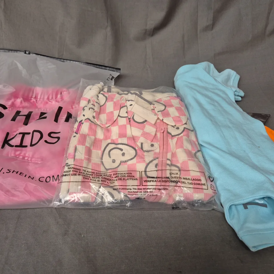 MEDIUM BOX OF ASSORTED KIDS CLOTHING ITEMS IN VARIOUS COLORS, SIZES AND STYLES