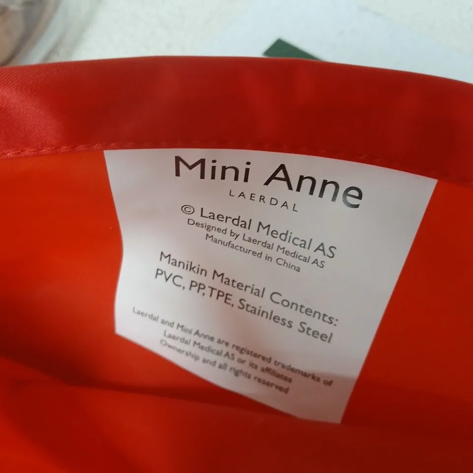 LAERDAL MINI ANNE PLUS CPR TRAINING KIT