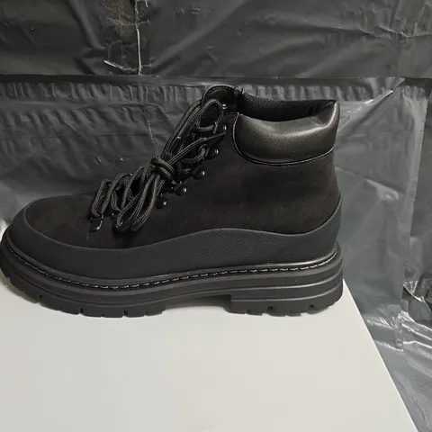 CONZURI BLACK LEATHER BOOTS – UK 9.5 (US 10, EU 44) (VERIFY MODEL)