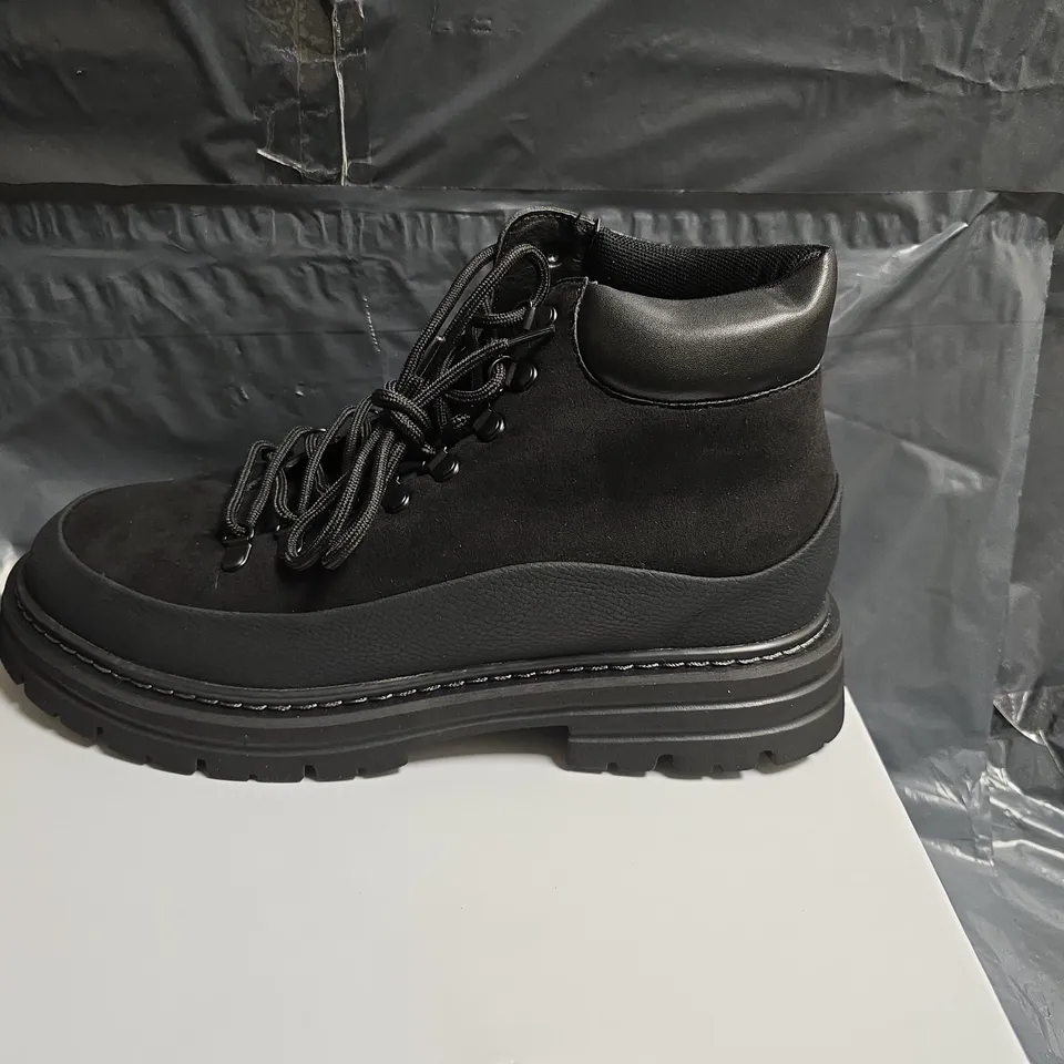 CONZURI BLACK LEATHER BOOTS – UK 9.5 (US 10, EU 44) (VERIFY MODEL)