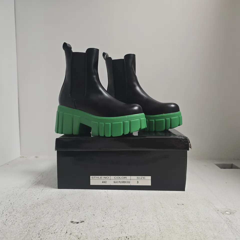 BOXED PAIR OF UNBRANDED CHUNKY PLATFORM ANKLE BOOTS IN BLACK/GREEN SIZE 3