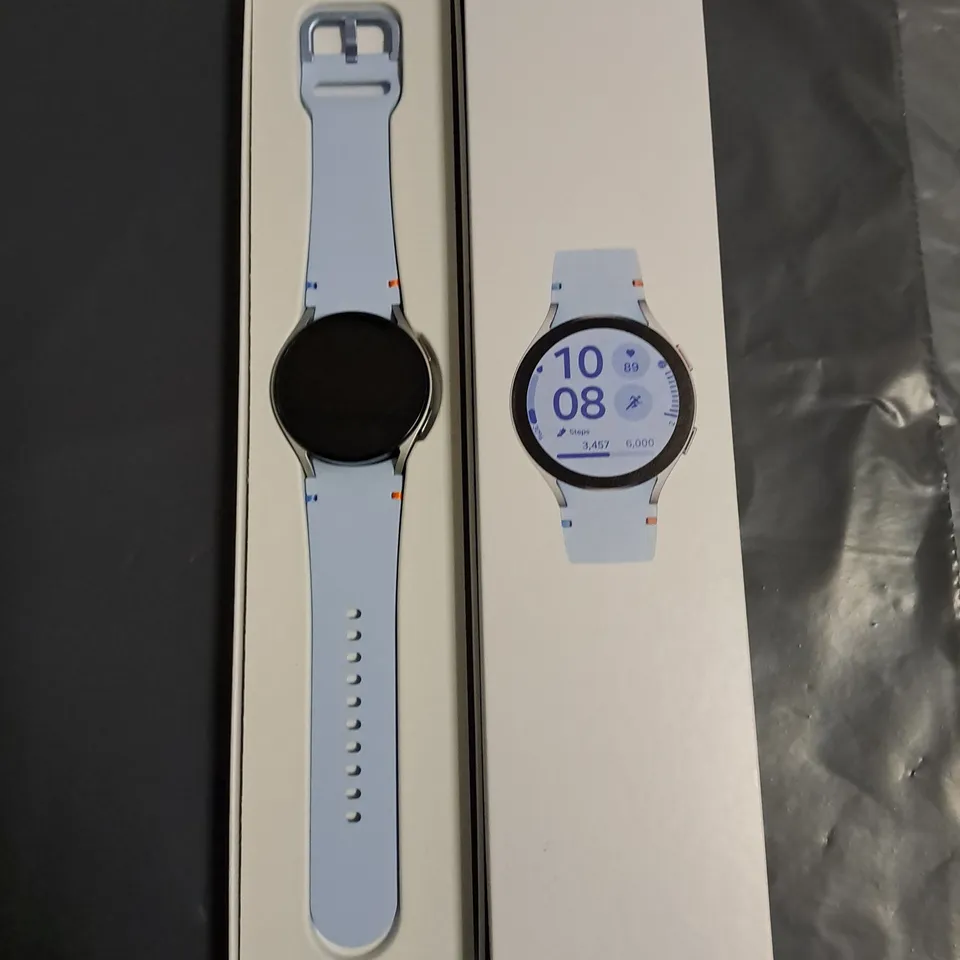 BOXED SAMSUNG GALAXY WATCH FE 40MM IN SILVER WITH BLUE STRAP - RM-R861