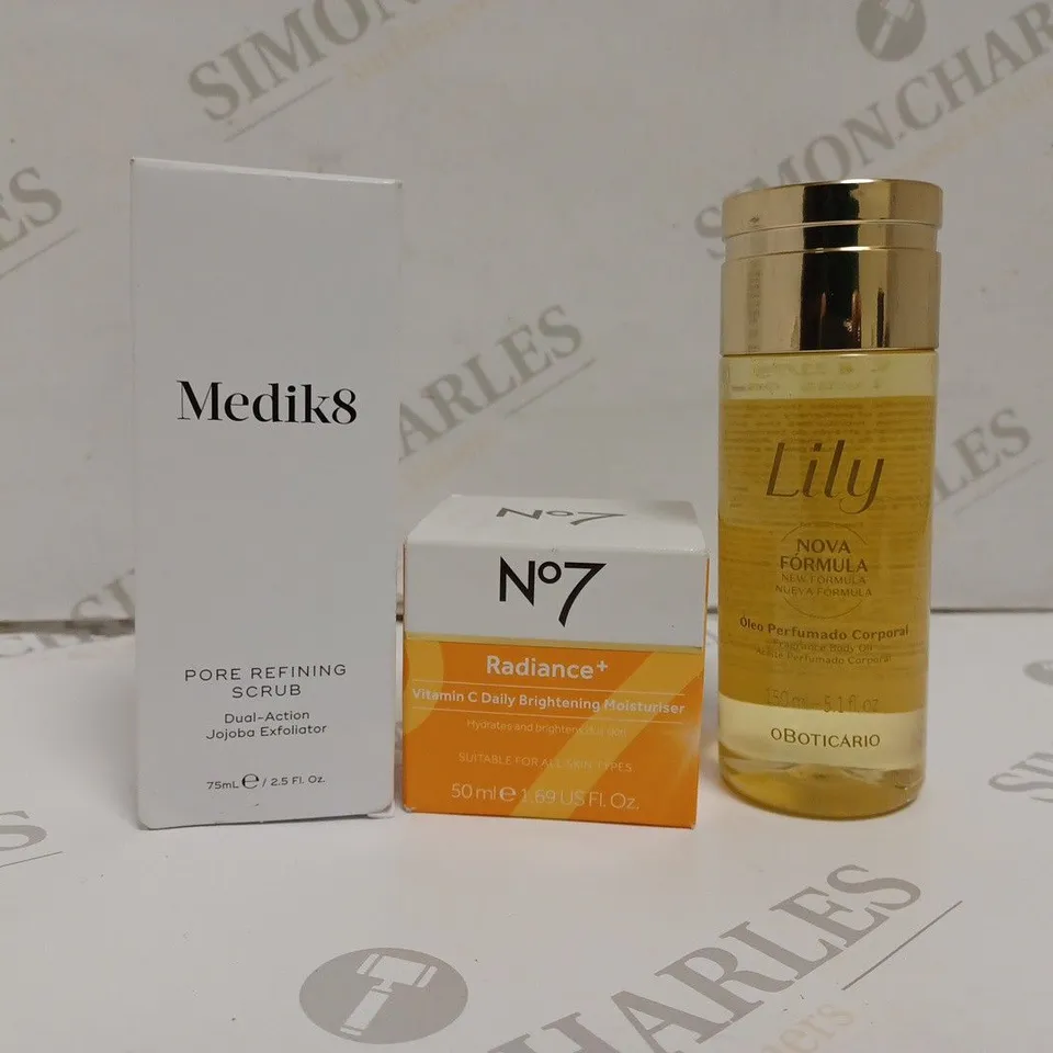 APPROXIMATELY 10 ASSORTED HEALTH AND BEAUTY PRODUCTS TO INCLUDE MEDIK8 PORE REFINING SCRUB, NO 7 VITAMIN C DAILY BRIGHTENING MOISTURISER, LILY FRAGRANCE BODY OIL 