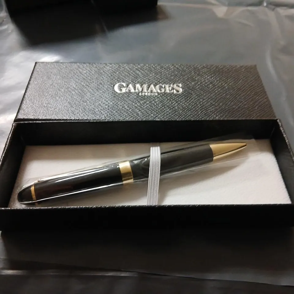 GAMAGES PEN – BOXED IN BLACK TEXTURED PRESENTATION BOX (SKU GAA001)