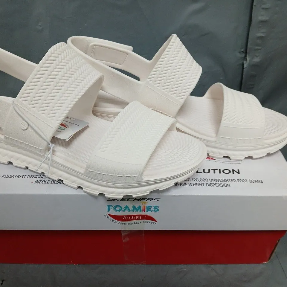 SKECHERS FOAM SIZE 8 