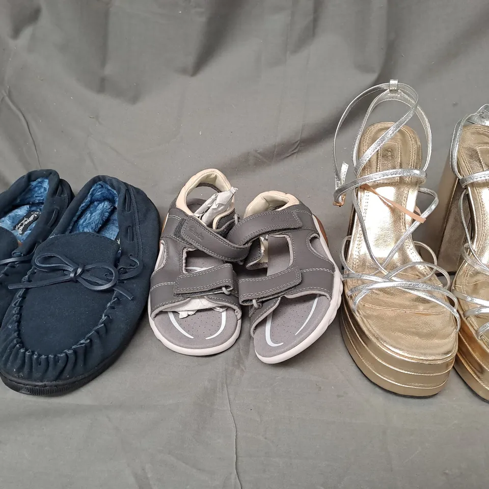 BOX OF APPROXIMATELY 15 ASSORTED PAIRS OF SHOES AND FOOTWEAR ITEMS IN VARIOUS STYLES AND SIZES TO INCLUDE CUSHION-WALK, CLARKS, TOPSHOP, ETC