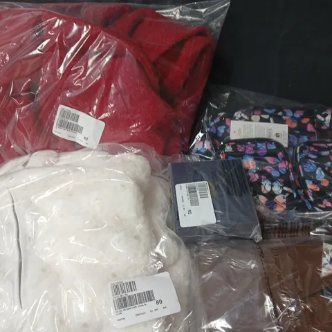 APPROXIMATELY 12 ASSORTED CLOTHING ITEMS IN VARIOUS SIZES, STYLES & COLOURS TO INCLUDE LEATHER HANDBAGS, SHORT COAT, JACKETS, ETC