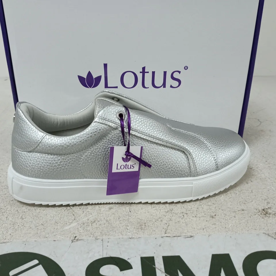 BOXED PAIR OF LOTUS LEON SHOES IN SILVER - EU 40
